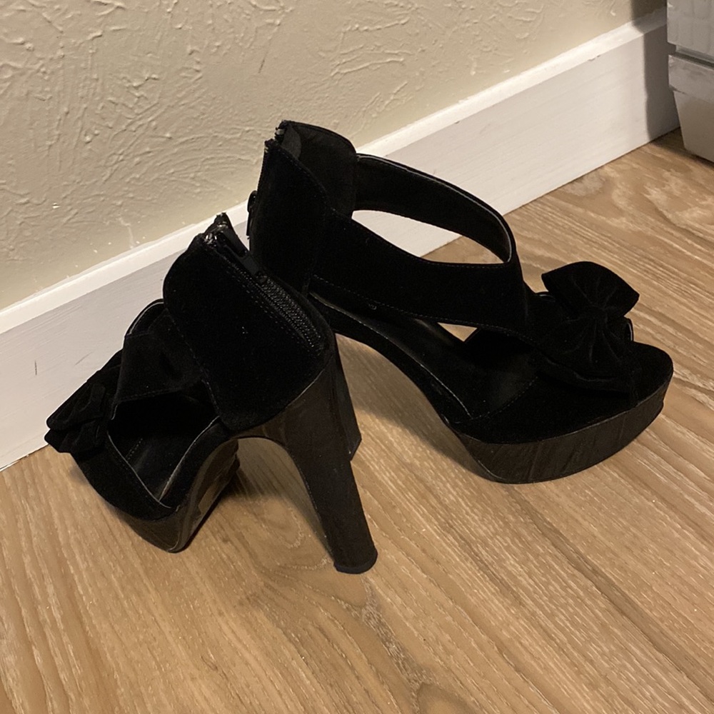 Heels - Picture 4 of 4